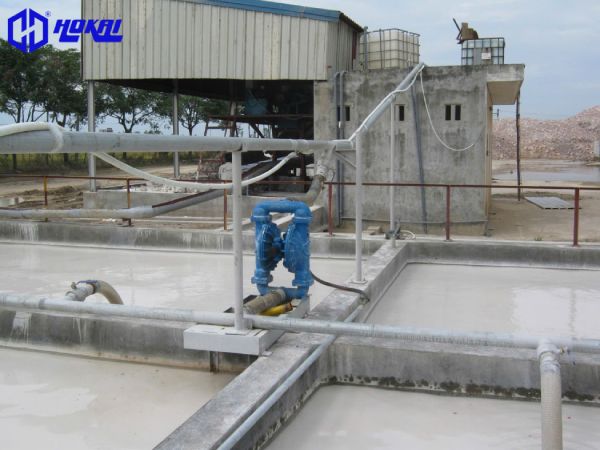 ứng dụng của bơm màng trong ngành gốm sứ